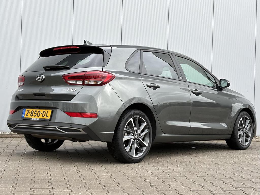 Hyundai i30 1.0 T-GDi MHEV Comfort Smart Automaat / All-seas, Stof, Gebruikt, Euro 6, Lichtsensor