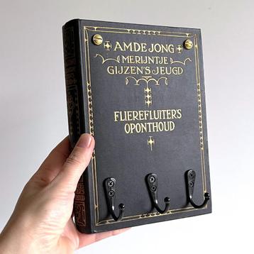 Sleutelrekje - gemaakt van vintage boek 'Flierefluiter's...' beschikbaar voor biedingen