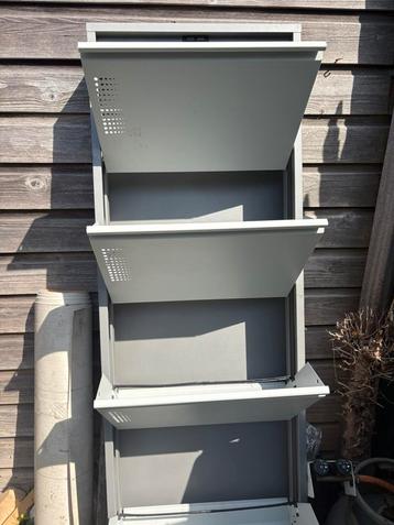 Schoenenkast te koop beschikbaar voor biedingen