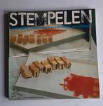 Stempelen- geschiedenis, toepassingen en zelf maken van stem, Boeken, Kunst en Cultuur | Fotografie en Design, Ophalen of Verzenden