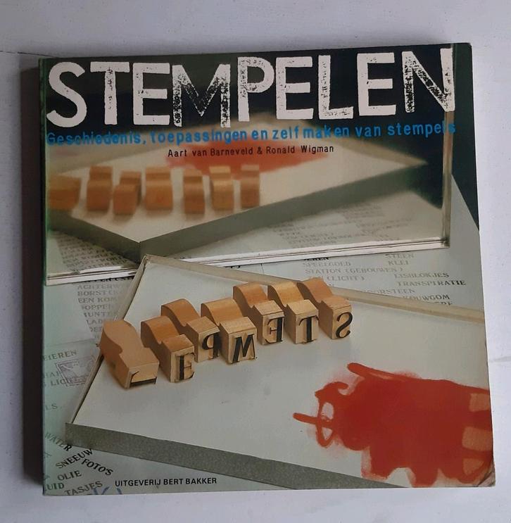 Stempelen- geschiedenis, toepassingen en zelf maken van stem, Boeken, Kunst en Cultuur | Fotografie en Design, Zo goed als nieuw