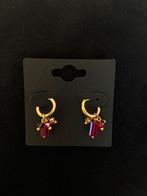 Valentijn! Goudkleurige stainless steel oorbellen., Ophalen of Verzenden, Nieuw, Rood, Overige materialen