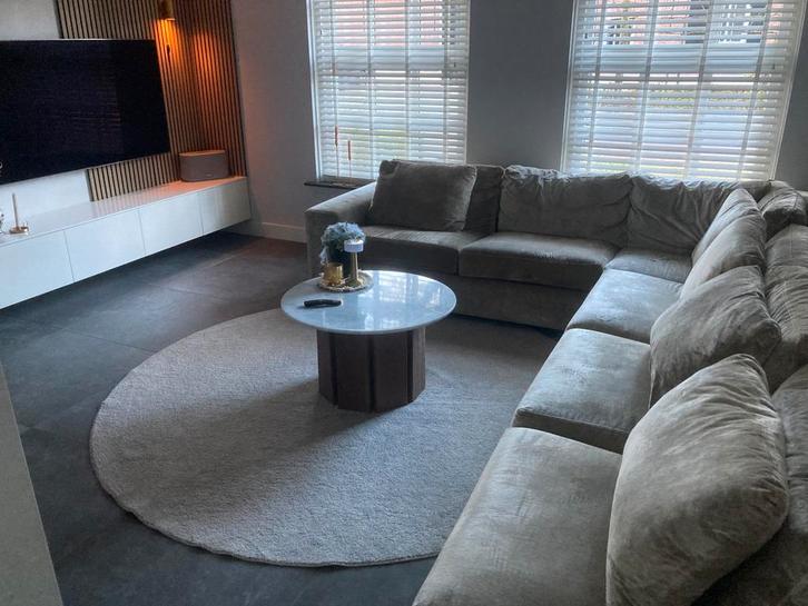 Rond vloerkleed 240 cm in nette staat, Huis en Inrichting, Stoffering | Tapijten en Kleden, Zo goed als nieuw, Ophalen of Verzenden