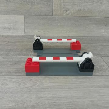 duplo treinbaan treinrails - spoorwegovergang beschikbaar voor biedingen