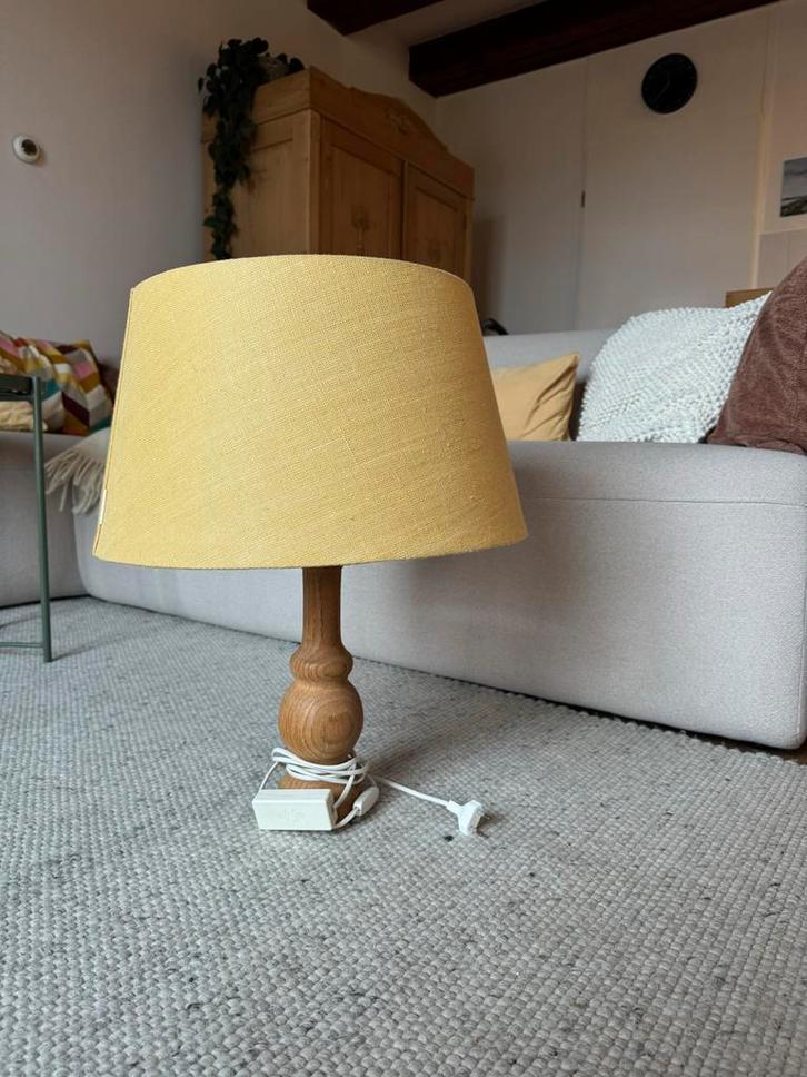 Lamp met eikenhouten voet en riviera maison kap, Huis en Inrichting, Lampen | Vloerlampen, Gebruikt, Minder dan 100 cm, Hout, Ophalen