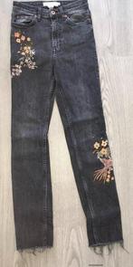 Mooie grijs zwarte jeans met borduursel bloemen , maat 34, Ophalen, Gedragen, Grijs, W27 (confectie 34) of kleiner