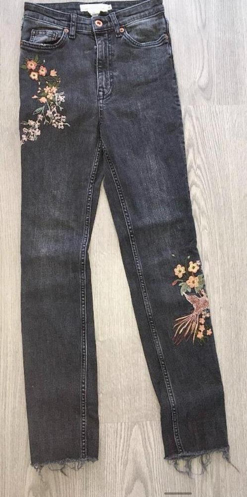 Mooie grijs zwarte jeans met borduursel bloemen , maat 34, Kleding | Dames, Spijkerbroeken en Jeans, Gedragen, W27 (confectie 34) of kleiner