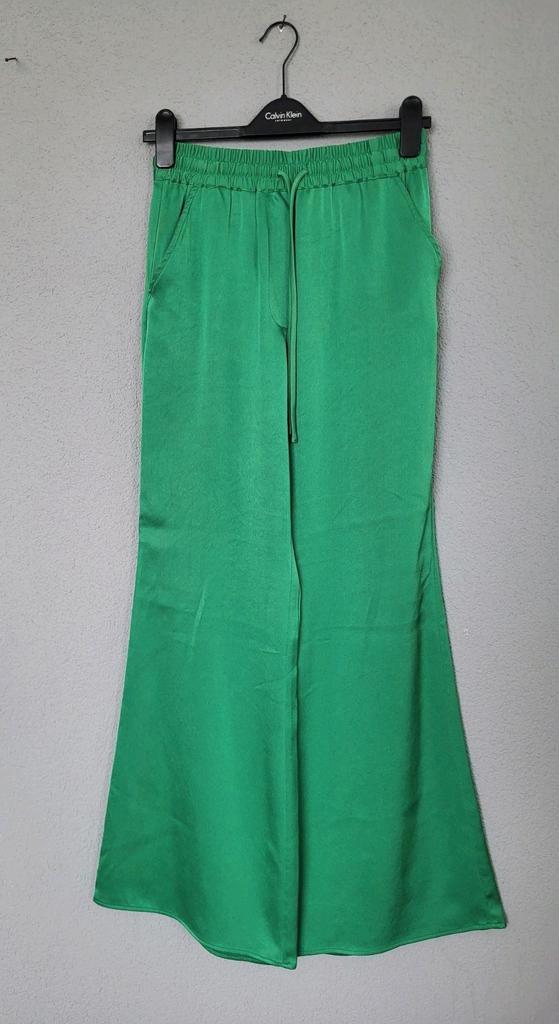 H&M satijnen high waist broek maat M, Kleding | Dames, Broeken en Pantalons, Nieuw, Maat 38/40 (M), Groen, Lang, Verzenden