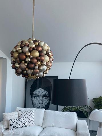 Super gave kerstbal ø ongeveer 75 cm beschikbaar voor biedingen