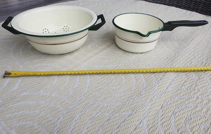 Oud emaille vergiet+steelpan,bakeliet,goudbies,KAT emaille, Antiek en Kunst, Antiek | Emaille, Ophalen of Verzenden