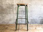 Stoere vintage industriele hoge werkkruk met groen frame, Ophalen of Verzenden, Zo goed als nieuw, IJzer