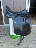 Bates dressuur zadel 17,5 inch zwart (nieuw gekocht in 2024), Dieren en Toebehoren, Paarden en Pony's | Zadels, Ophalen of Verzenden
