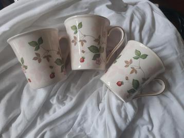 wedgewood wild strawberry koffie mokken thee bekers beschikbaar voor biedingen