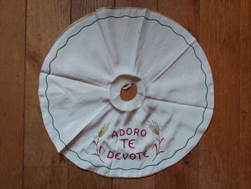 Ciborieveleum / Adoro te devote  / 53 centimeter in diameter beschikbaar voor biedingen