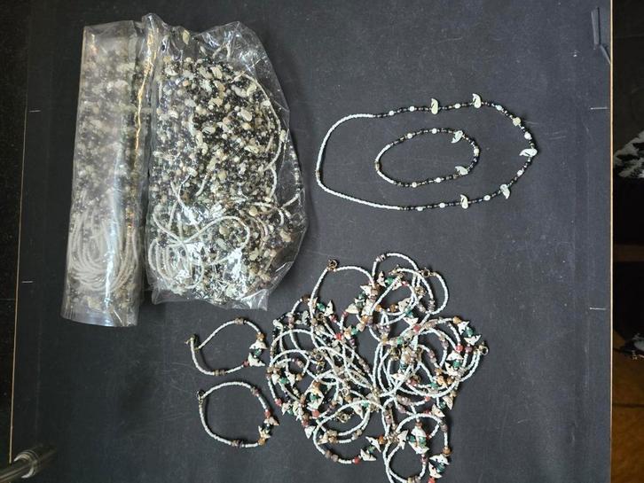 Dit zijn er totaal 130 stuks zie omschrijving, Sieraden, Tassen en Uiterlijk, Kettingen, Zo goed als nieuw, Overige materialen
