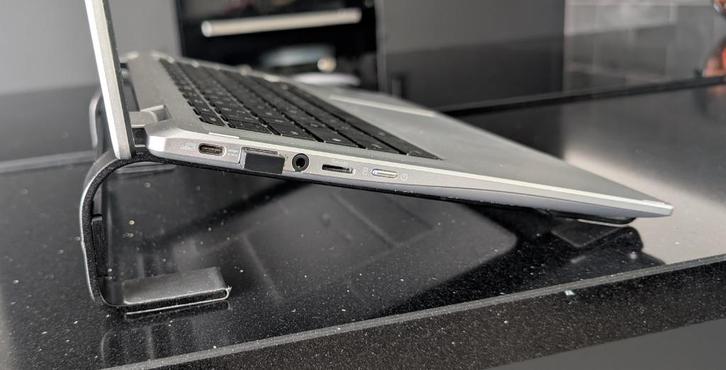 Stalen laptopstandaard (zonder laptop), Computers en Software, Laptopstandaarden, Zo goed als nieuw, Ophalen of Verzenden