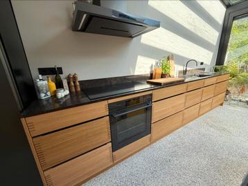 KVIK Oakwood keuken 1 jaar oud (massief eiken) beschikbaar voor biedingen