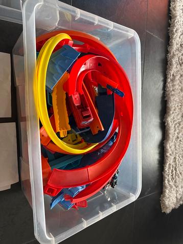 Hot Wheels baan met vulkaan + auto's! beschikbaar voor biedingen