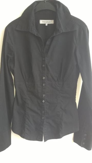 Zwarte blouse beschikbaar voor biedingen