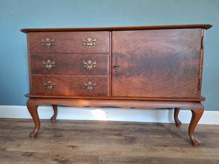 Mahoniekleur dressoir en/of theekastje. 119,5 x 40,5 x 74,5, Huis en Inrichting, Kasten | Dressoirs, Zo goed als nieuw, 100 tot 150 cm