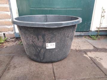 2 speciekuipen, waterbakken 40ltr beschikbaar voor biedingen