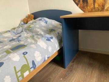 Kinderkamer (bed+kast+bureau) beschikbaar voor biedingen