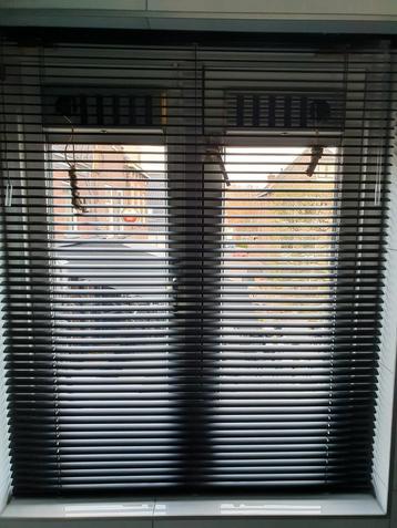 Nieuwe Aluminium Jaloezie 25mm beschikbaar voor biedingen