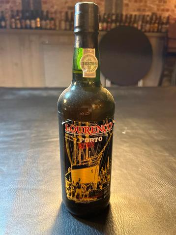 Antieke Lourenco Porto Ruby Fles beschikbaar voor biedingen