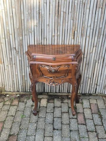 Antiek - Nachtkastje - Frans kastje - Barok stijl - 2 Lades beschikbaar voor biedingen