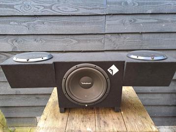 Audio installatie subwoofer speakers versterker 