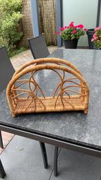 Vintage rotan krantenmand lectuurmand riet rotan, Verzenden, Zo goed als nieuw