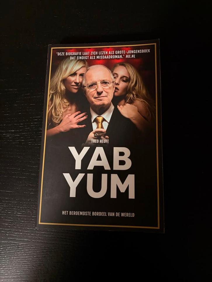 Yab Yum - Het Beroemdste Bordeel van de Wereld, Boeken, Biografieën, Zo goed als nieuw, Overige, Ophalen of Verzenden