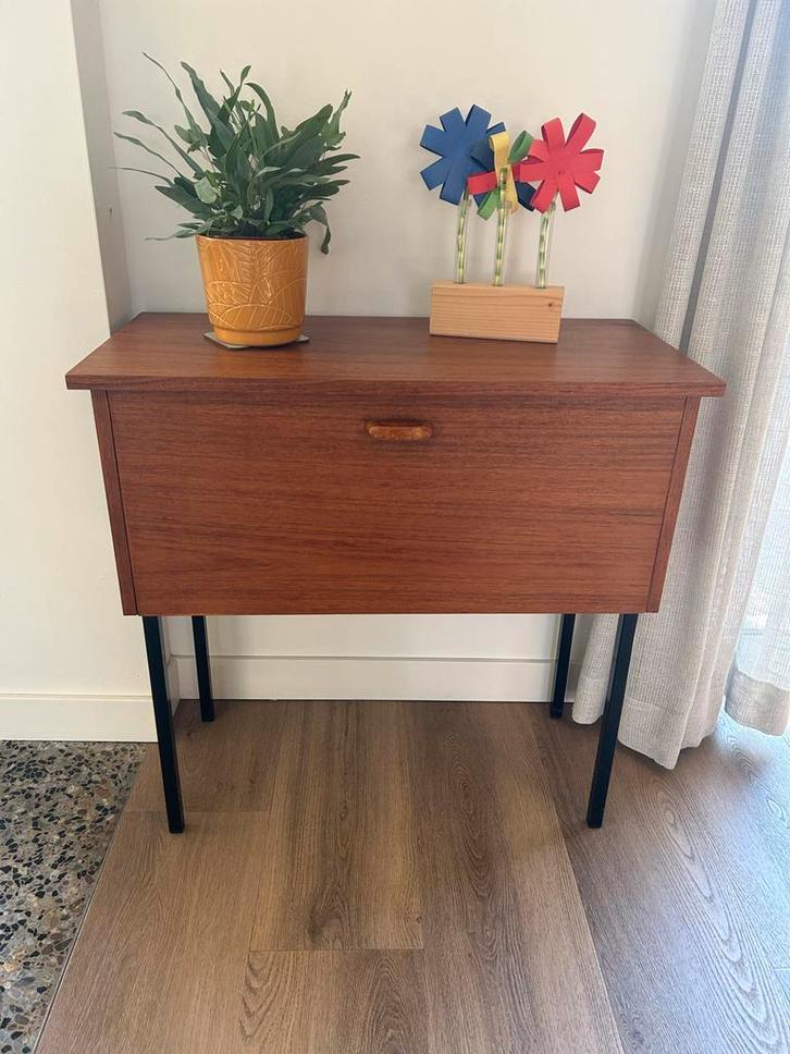 Klein Vintage Kastje met Klep, Huis en Inrichting, Kasten | Dressoirs, Gebruikt, Minder dan 50 cm, 25 tot 50 cm, Met klep(pen)