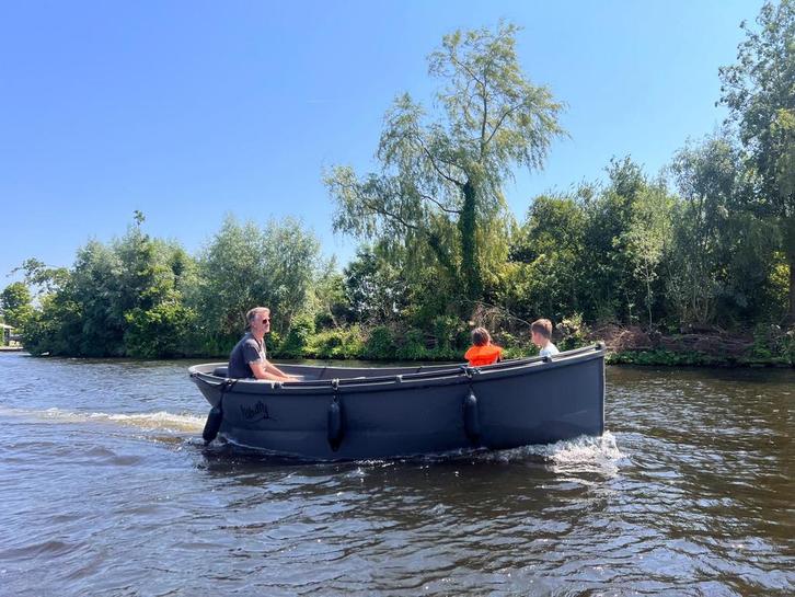 Whaly 450 classic met kussens en buitenboordmotor, Watersport en Boten, Sloepen, Zo goed als nieuw, 3 tot 6 meter, Buitenboordmotor