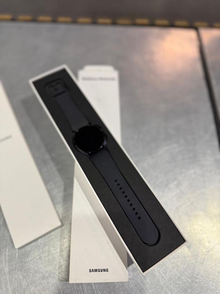 Samsung Galaxy Watch 6 Graphite 40 mm | ZGAN € 134,99, Sieraden, Tassen en Uiterlijk, Smartwatches, Zo goed als nieuw, Android