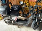Elektrische snorbrommer met pedeleck helm en koffer, Fietsen en Brommers, Snorfietsen en Snorscooters, Ophalen of Verzenden, Gebruikt
