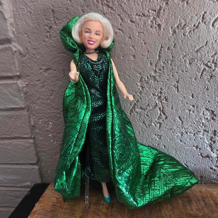 Prachtige retro vintage Marilyn Monroe Barbie, Verzamelen, Muziek, Artiesten en Beroemdheden, Zo goed als nieuw, Ophalen of Verzenden