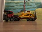 BRUDER SCANIA VRACHTWAGEN MET DIEPLADER EN CAT BULLDOZER, Kinderen en Baby's, Ophalen, Zo goed als nieuw