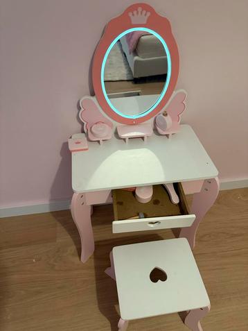 Make-up Tafel Kinderen met Licht beschikbaar voor biedingen