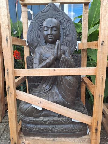 Unieke Lavastenen Beelden- Handgekapt & Winterhard beschikbaar voor biedingen