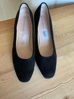 Zwarte suede pumps Peter Kaiser maat 39, Kleding | Dames, Schoenen, Ophalen of Verzenden, Zo goed als nieuw, Zwart