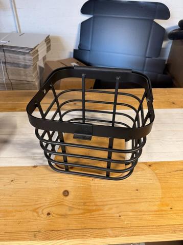Phatfour hoge mand beschikbaar voor biedingen