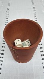 Leren BEKER met 8 DOBBELSTENEN <> Gokbeker / Pokerbeker, Ophalen of Verzenden, Gebruikt