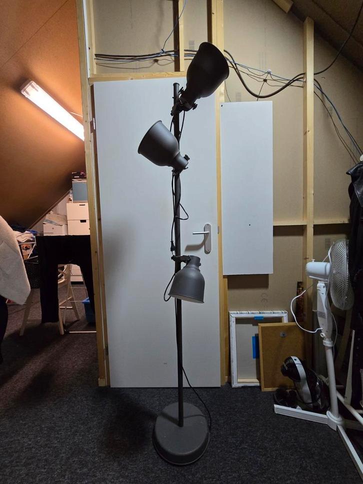 Hektar Lamp - Stijlvolle Vloerlamp, Huis en Inrichting, Lampen | Vloerlampen, Gebruikt, 150 tot 200 cm, Metaal, Ophalen of Verzenden