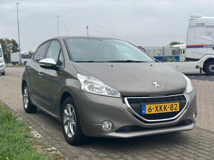 Peugeot 208 1.2 VTi STYLE NAVI/CLIMA/CRUISE/TREKHAAK/BT/, Auto's, Peugeot, Bedrijf, Benzine, Euro 6, A, Hatchback, Handgeschakeld