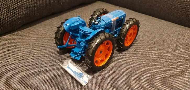 UH Fordson County Super 4 1:16 tractor, Hobby en Vrije tijd, Modelauto's | 1:5 tot 1:12, Zo goed als nieuw, Ophalen of Verzenden