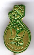 Oma Duck groen op koper stripfiguurtje speldje ( R_116a ), Verzamelen, Verzenden, Zo goed als nieuw, Figuurtje, Speldje of Pin