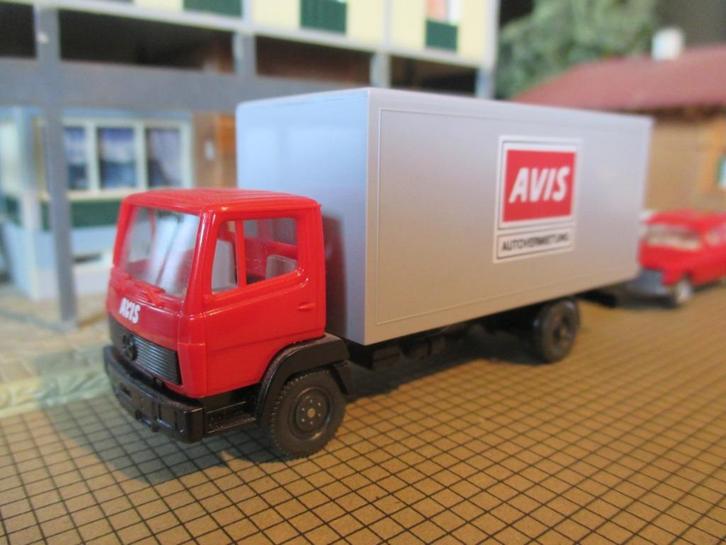 Mercedes Benz LK 814 Kofferwagen - Wiking AVIS, Hobby en Vrije tijd, Modelauto's | 1:87, Zo goed als nieuw, Ophalen of Verzenden