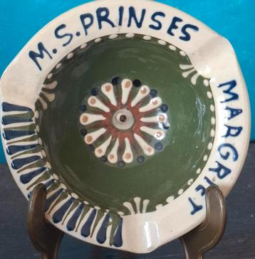 Prinses Magriet. Asbak/schaaltje.  1943.  Keramiek. RARE.  beschikbaar voor biedingen
