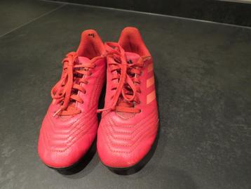 Voetbalschoenen maat 33 beschikbaar voor biedingen